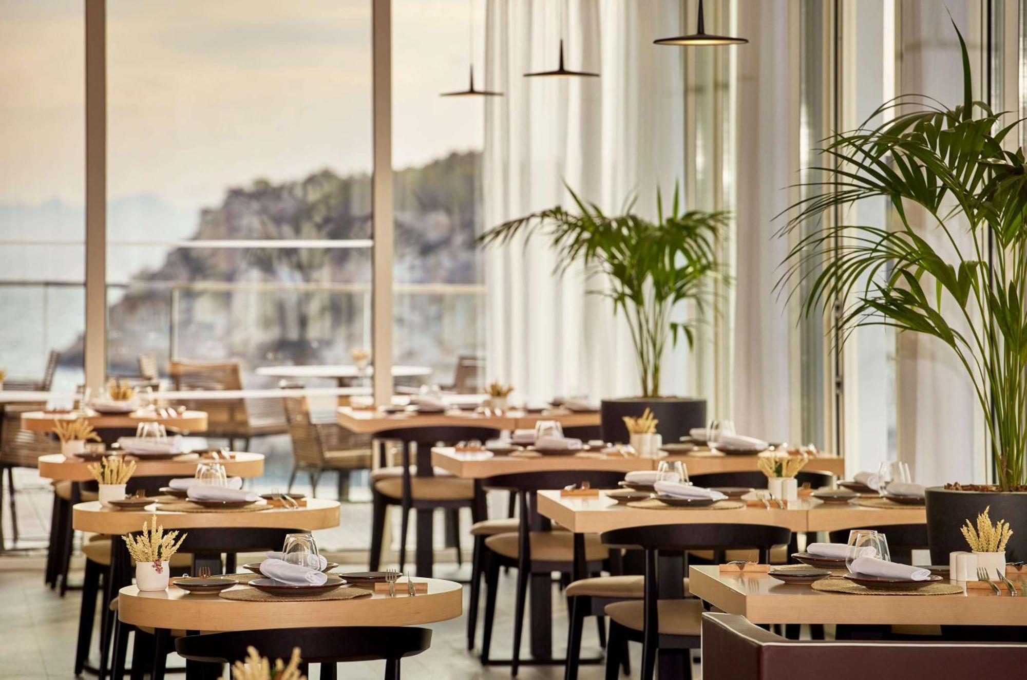 เมเลีย กาลา กัลดานา Hotel กาลากัลดานา ภายนอก รูปภาพ Restaurant